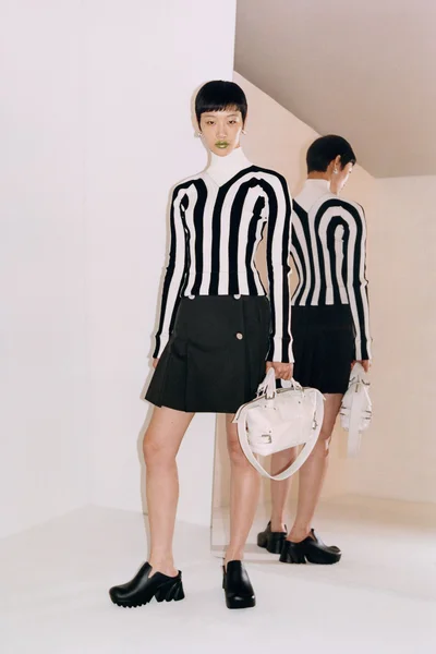 Look 10